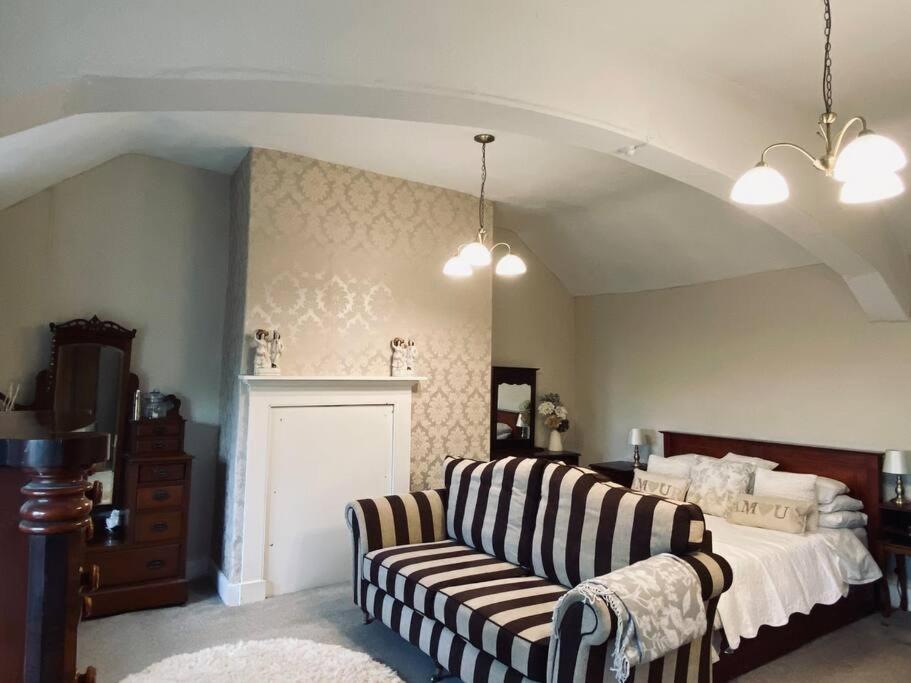Farmhouse Cottage Set In Beautiful Countryside Oswestry Eksteriør billede