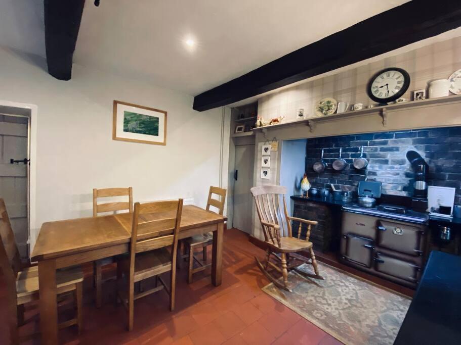 Farmhouse Cottage Set In Beautiful Countryside Oswestry Eksteriør billede