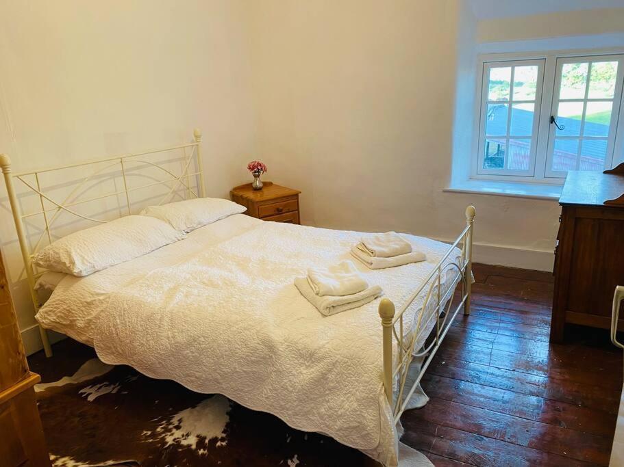 Farmhouse Cottage Set In Beautiful Countryside Oswestry Eksteriør billede